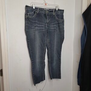 Reign Women 18 Regular Dark Wash Cropped Jeans Raw Hem Contrast Stitching Blue
